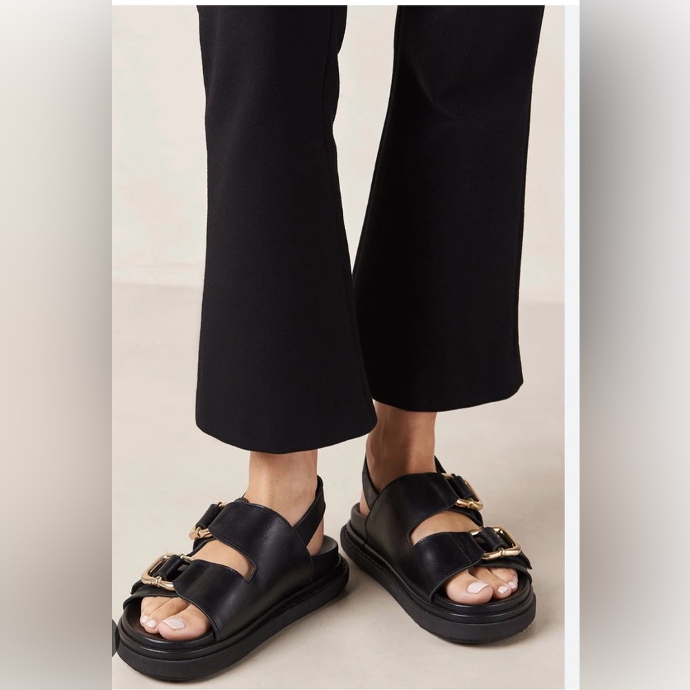 Alohas sandals size 9